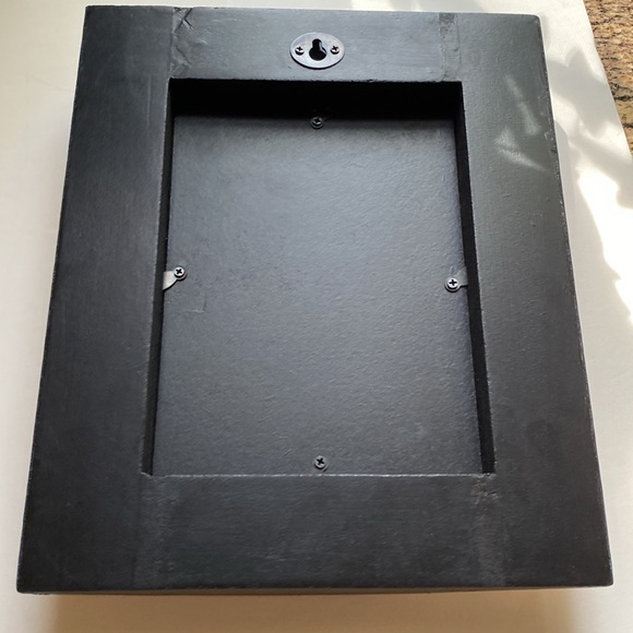 Distressed look picture frame. Made for hanging and fits 4 by 6 pictures - Picture 3 of 9